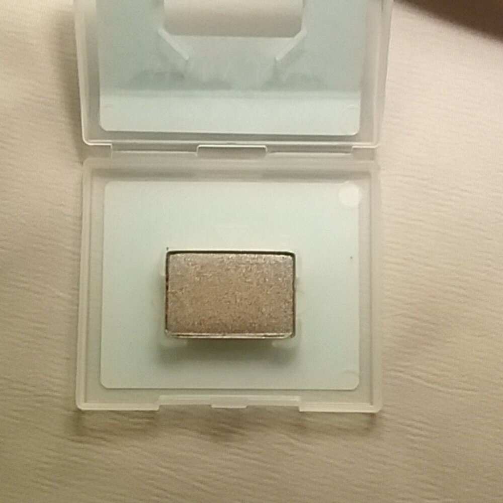 Mary Kay Rose Gold Eyeshadow